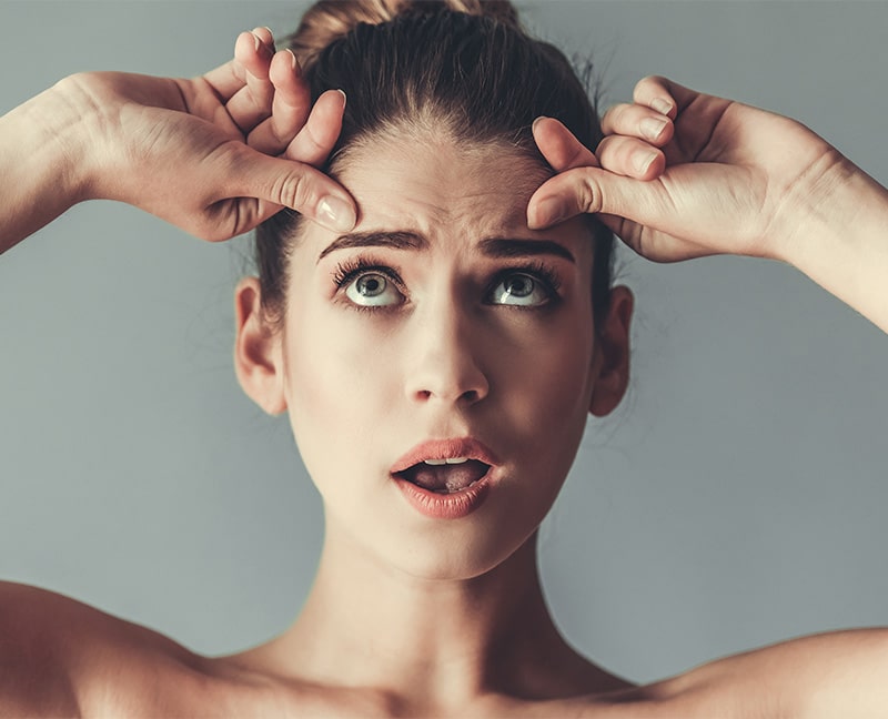 Combler les rides et étirer la peau du visage